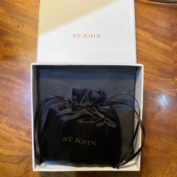 Vintage St John Gold plated Necklace. Brand New - Picture 8 of 8